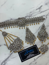 Load image into Gallery viewer, PARTY CHOKER CRYSTAL SILVER WITH CHAMPAGNE DROPS