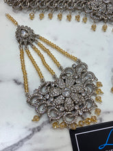 Load image into Gallery viewer, PARTY CHOKER CRYSTAL SILVER WITH CHAMPAGNE DROPS