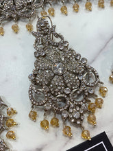 Load image into Gallery viewer, PARTY CHOKER CRYSTAL SILVER WITH CHAMPAGNE DROPS